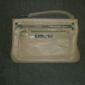 Nude clutch